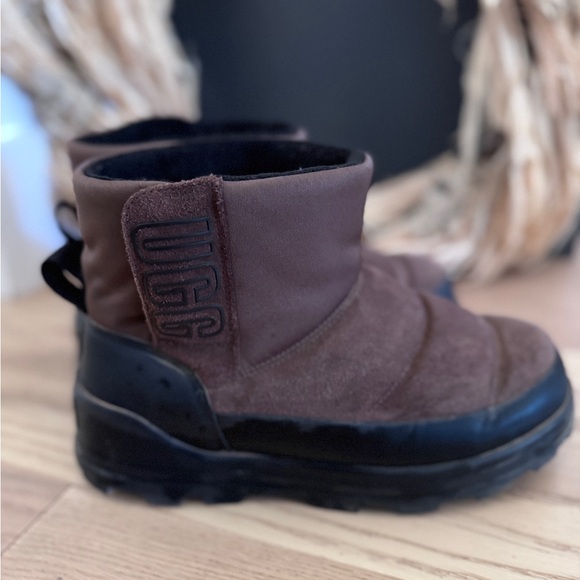 Rare! UGG Women's Klamath Brown Boot
Size 7 Winter Bootie - Picture 1 of 6